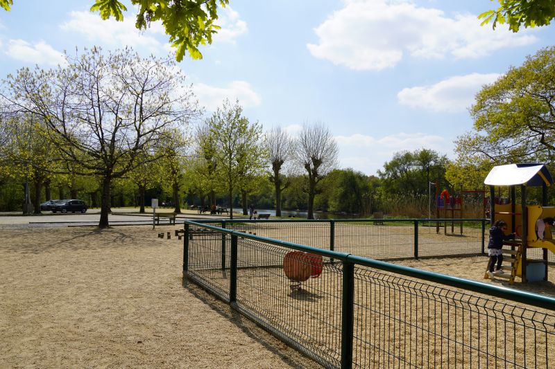 Aire de jeux à la Cale de Beautour – avril /…